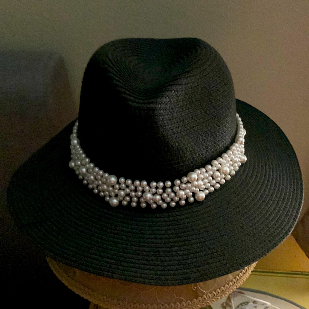 Black and pearl hat